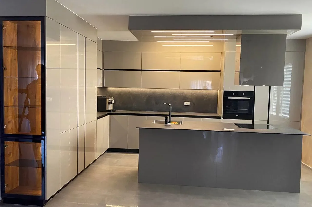 Gloss island kitchen