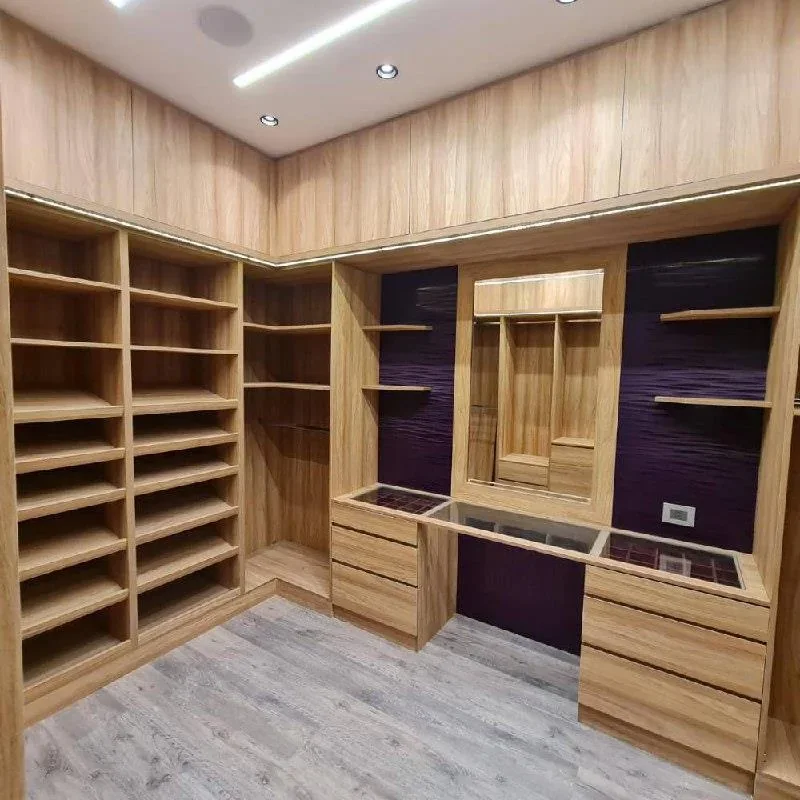 Oak walk-in dressing room